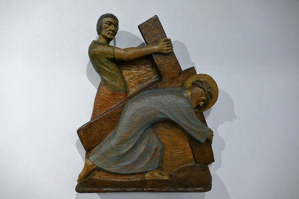 3. Station: Jesus fällt zum ersten Mal unter dem Kreuz 